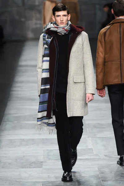 Look 8